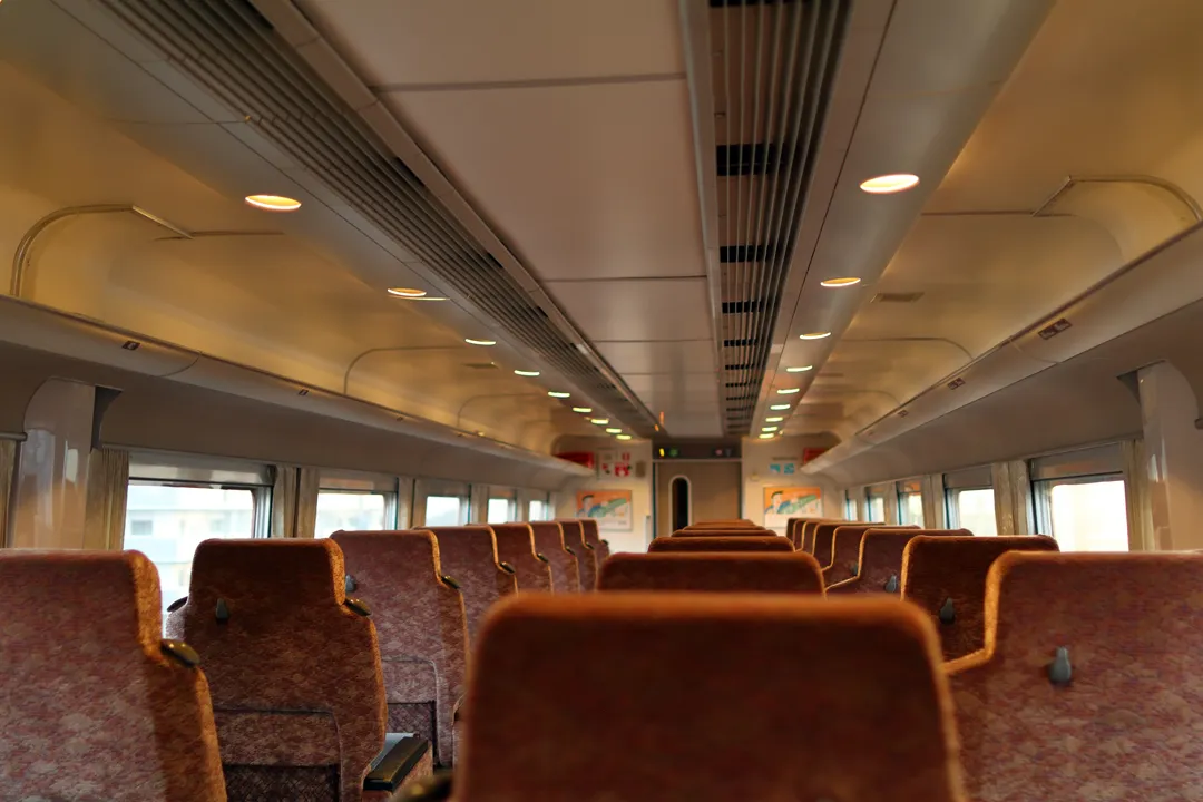 JR West Yakumo train interior