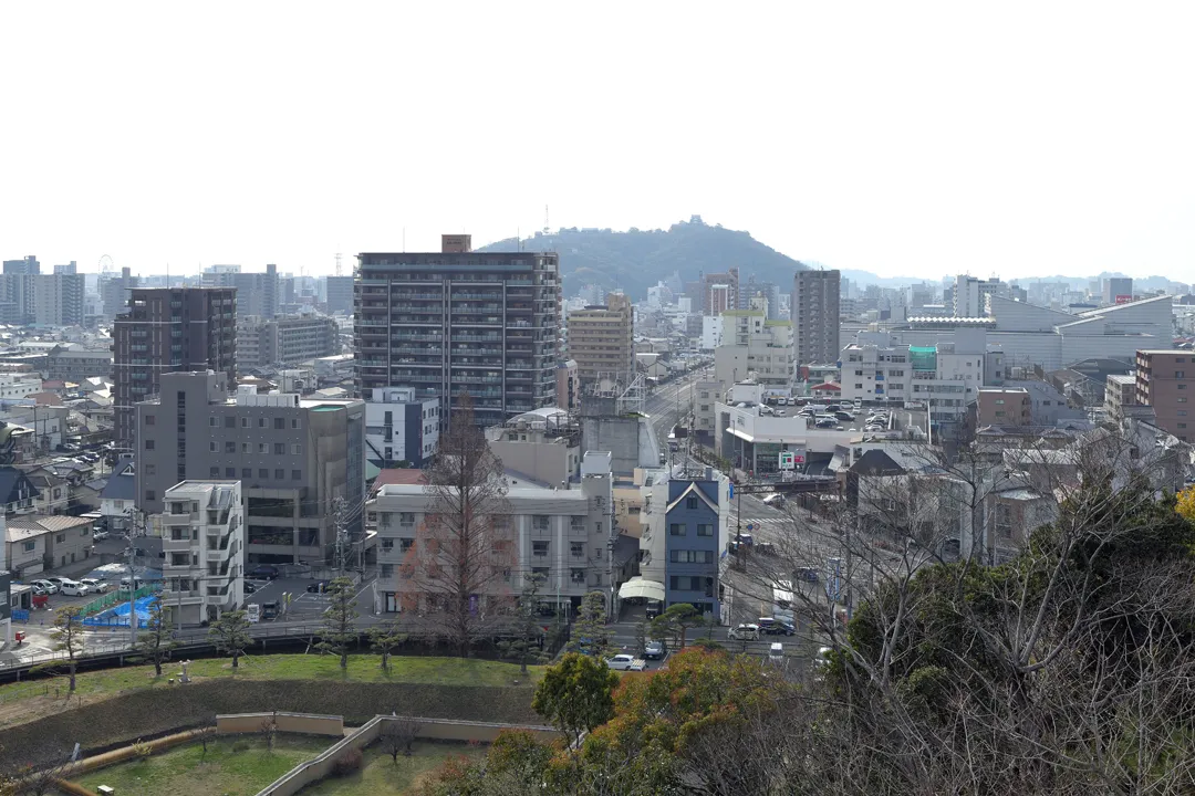 Matsuyama Castle seen from Dōgo Park