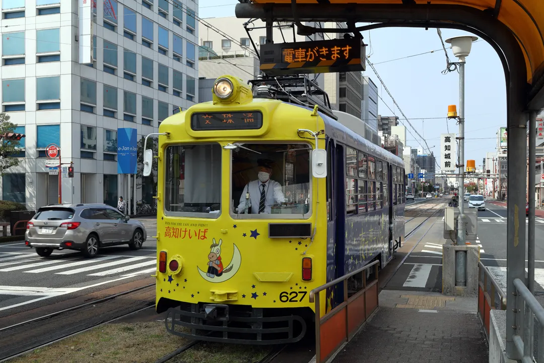 600 series tram in Kōchi