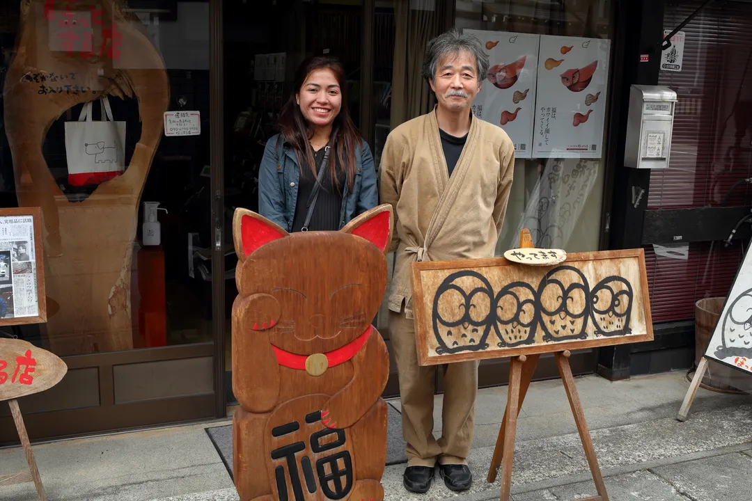 Photo together with the souvenir shop owner