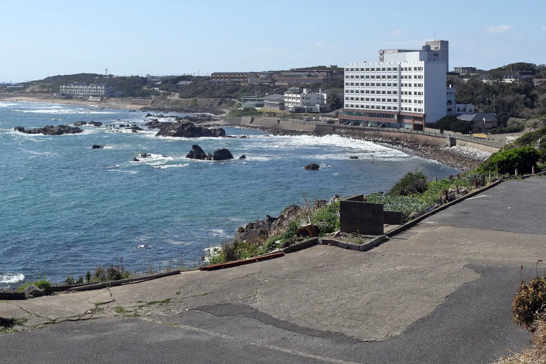 View of the Pacific Ocean from the road to the cape