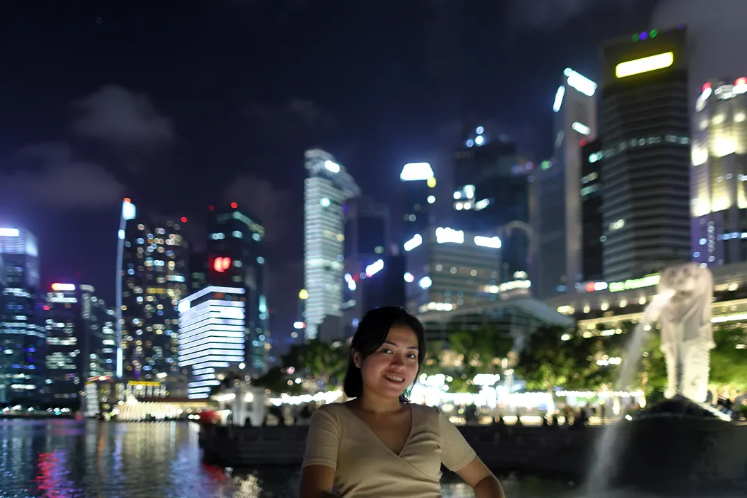 In front of the Merlion statue