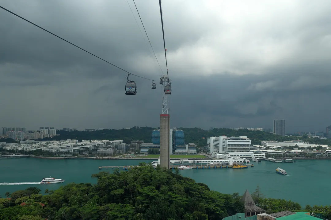 Riding the cable car from Sentosa