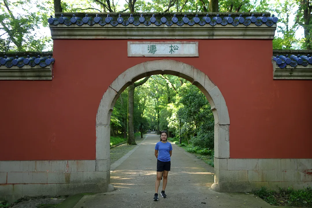 A side gate of the temple