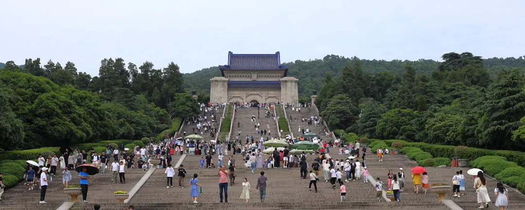 The stairs leading to the tomb