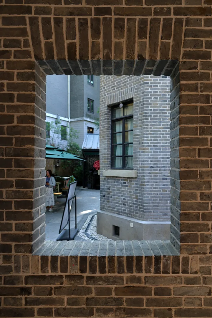 Grey brick buildings in Yihe Road